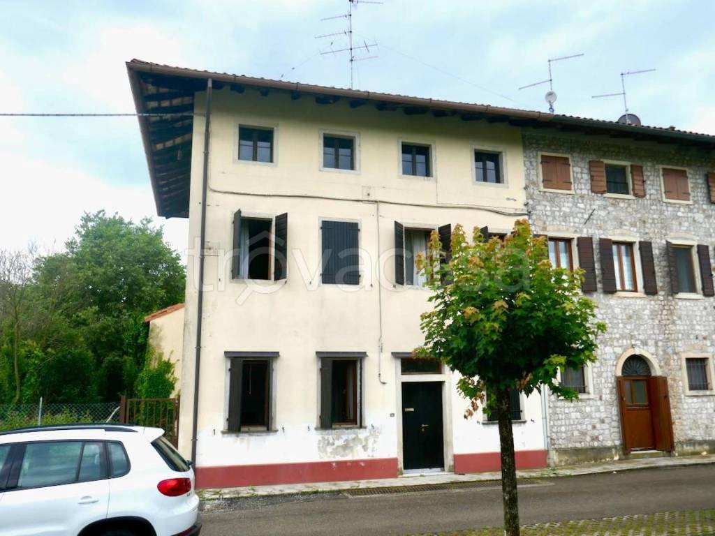 casa indipendente in vendita a Vivaro in zona Tesis