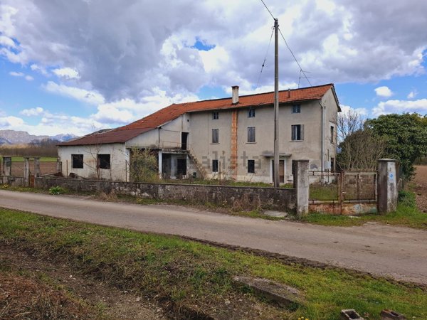 casa indipendente in vendita a Vivaro in zona Tesis