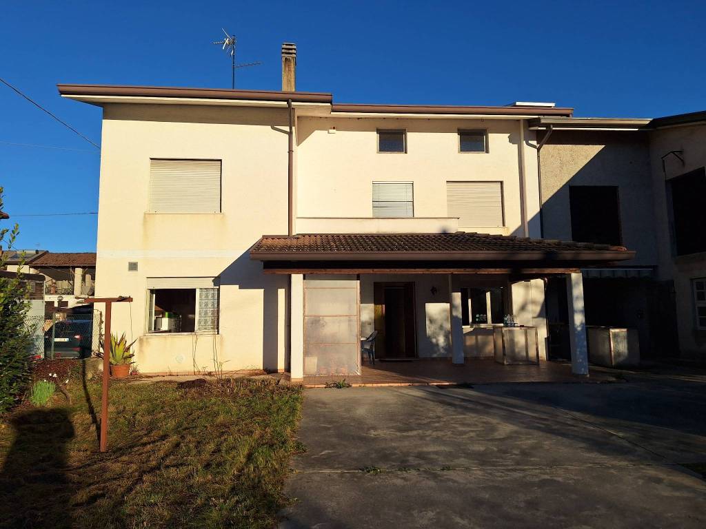 casa indipendente in vendita a Vivaro in zona Tesis