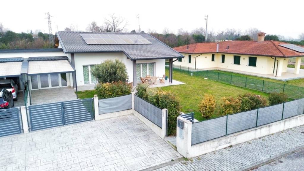 casa indipendente in vendita a Vivaro