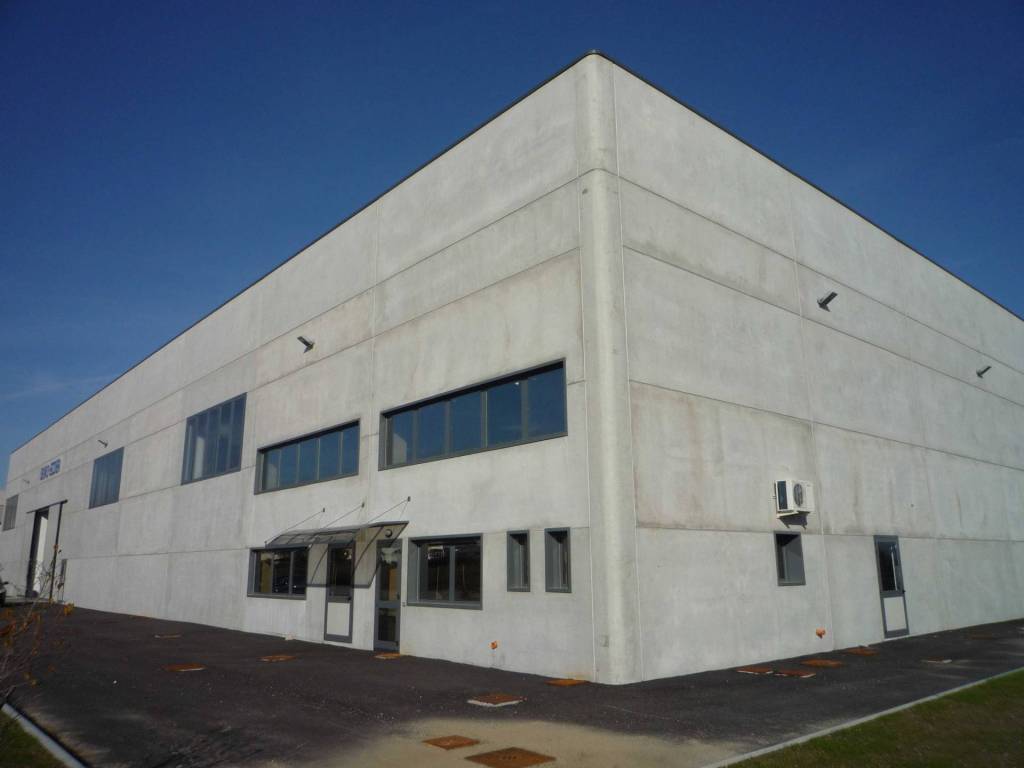 locale commerciale in vendita a Vivaro