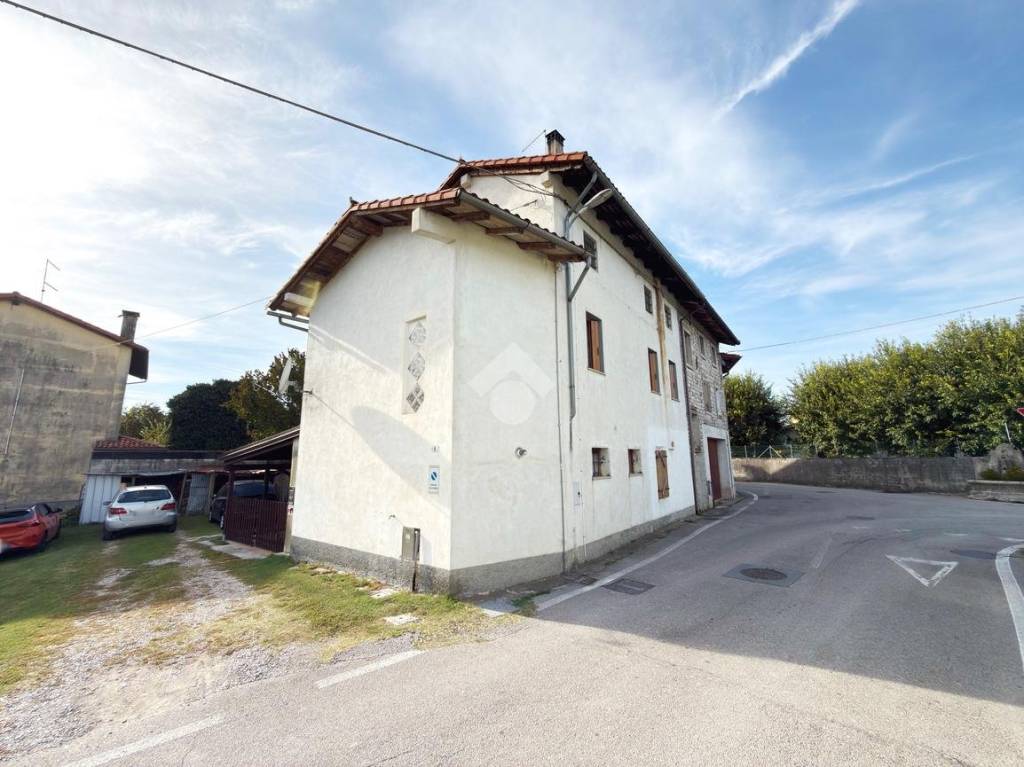 casa indipendente in vendita a Vivaro in zona Tesis