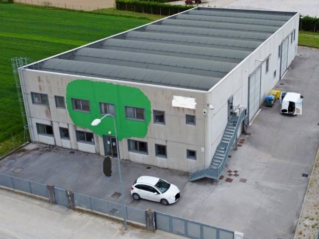 locale commerciale in vendita a Zoppola