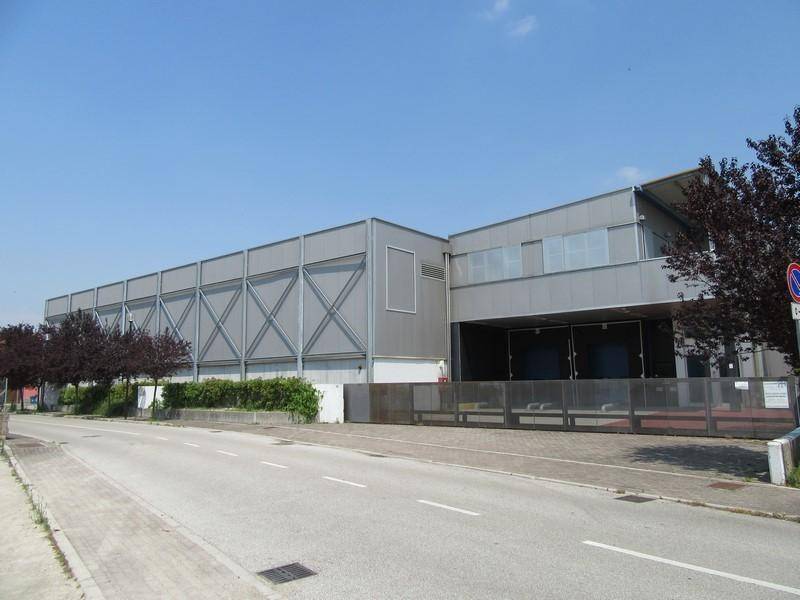 locale commerciale in vendita a Zoppola in zona Castions