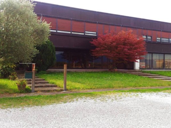 locale commerciale in vendita a Zoppola in zona Orcenico Inferiore