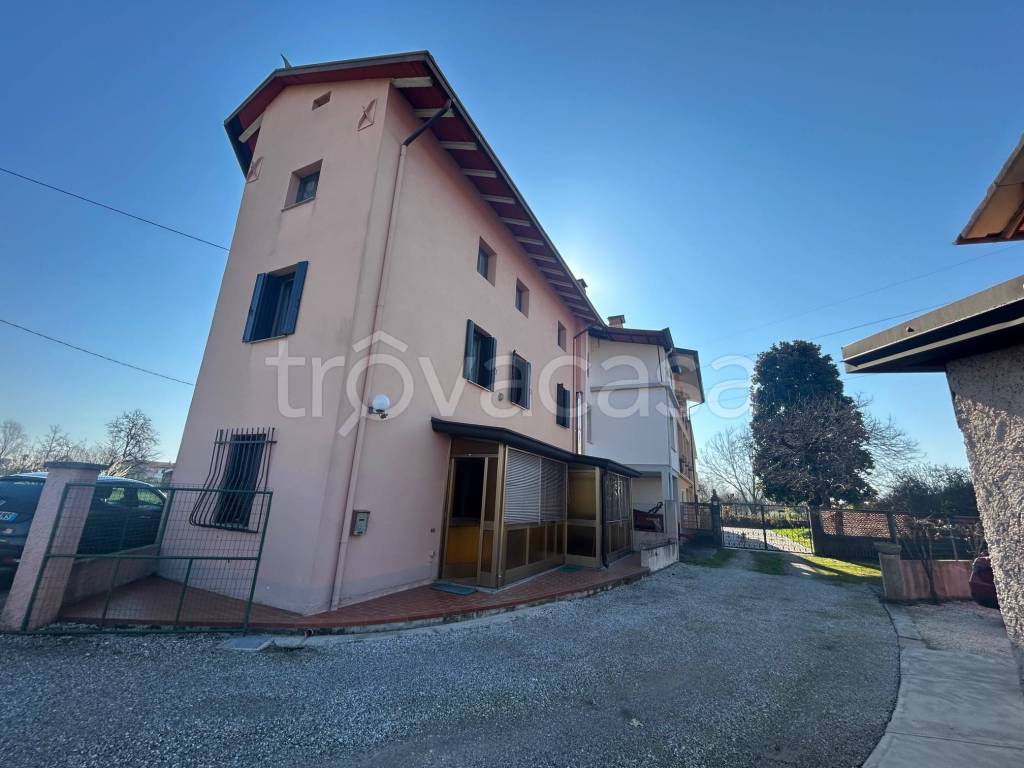 casa indipendente in vendita a Zoppola in zona Castions