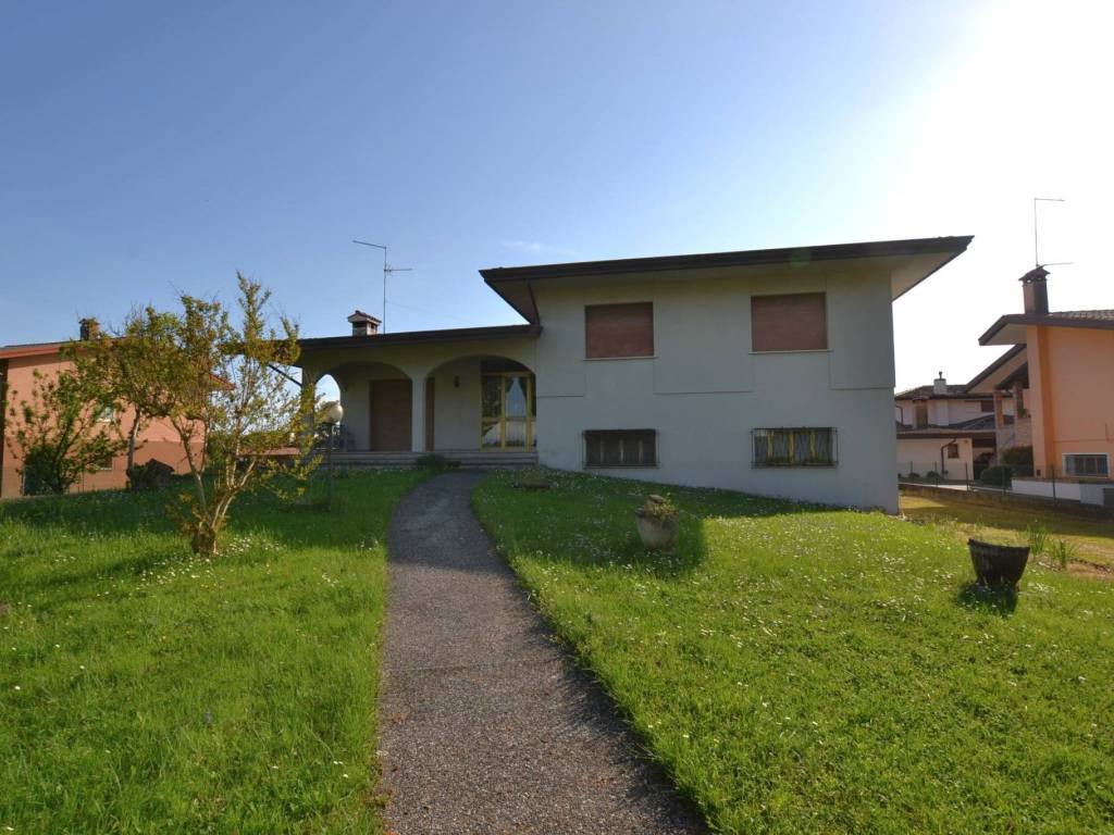 casa indipendente in vendita a Zoppola