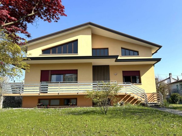 casa indipendente in vendita a Zoppola in zona Castions