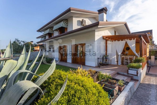 casa indipendente in vendita a Zoppola in zona Orcenico Inferiore