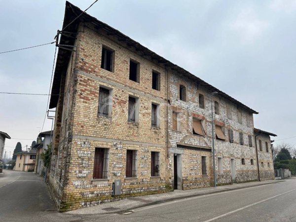 casa indipendente in vendita a Zoppola in zona Castions