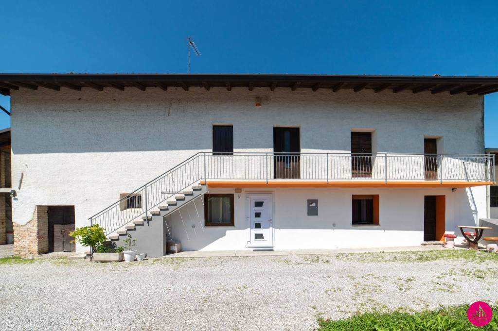casa indipendente in vendita a Zoppola in zona Castions