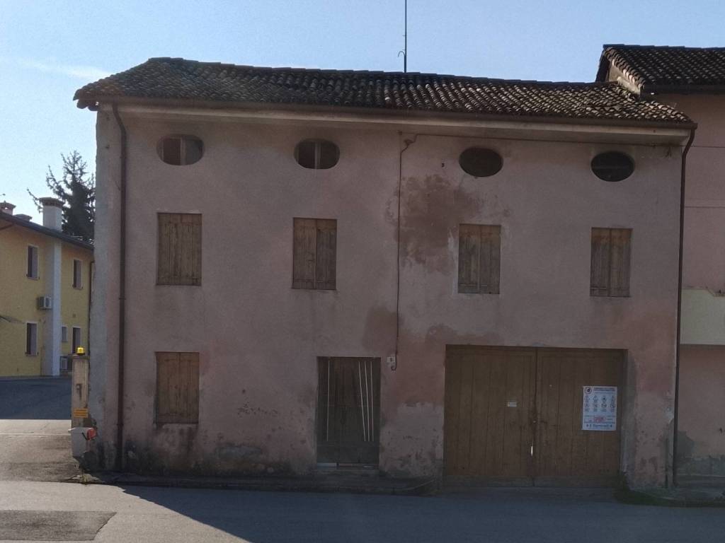 casa indipendente in vendita a Zoppola in zona Orcenico Inferiore