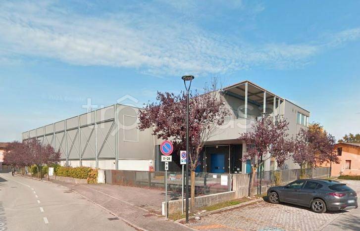 locale commerciale in vendita a Zoppola in zona Castions