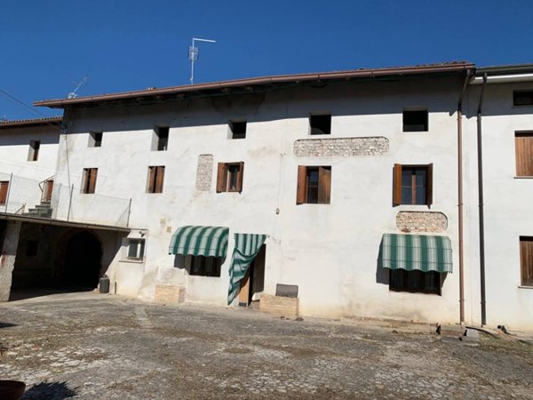 casa indipendente in vendita a Zoppola in zona Orcenico Inferiore