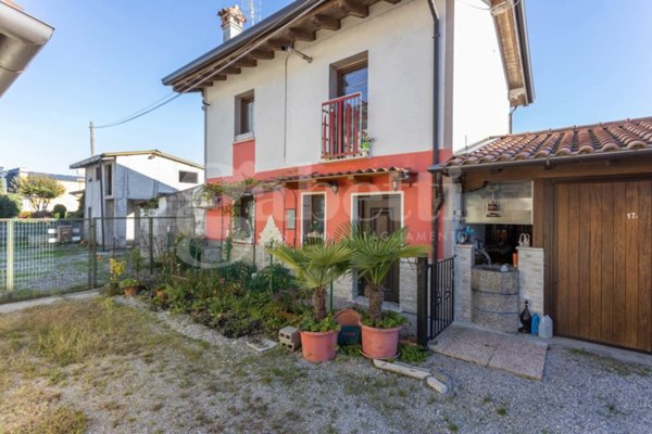 appartamento in vendita a Zoppola in zona Orcenico Inferiore