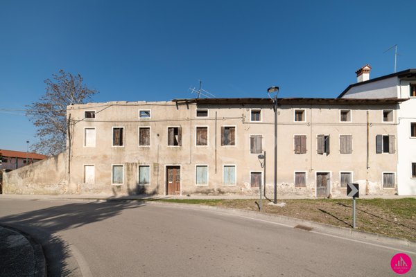 casale in vendita a Zoppola