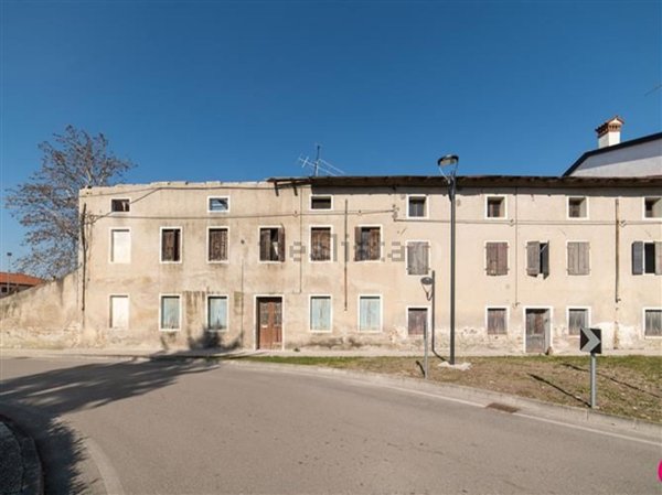 casale in vendita a Zoppola
