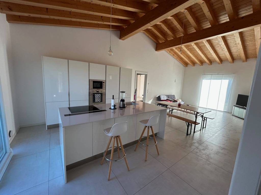 casa indipendente in vendita a Zoppola in zona Castions