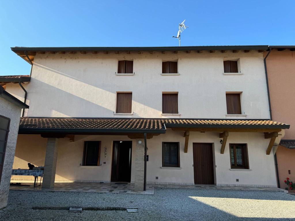 casa indipendente in vendita a Zoppola in zona Castions