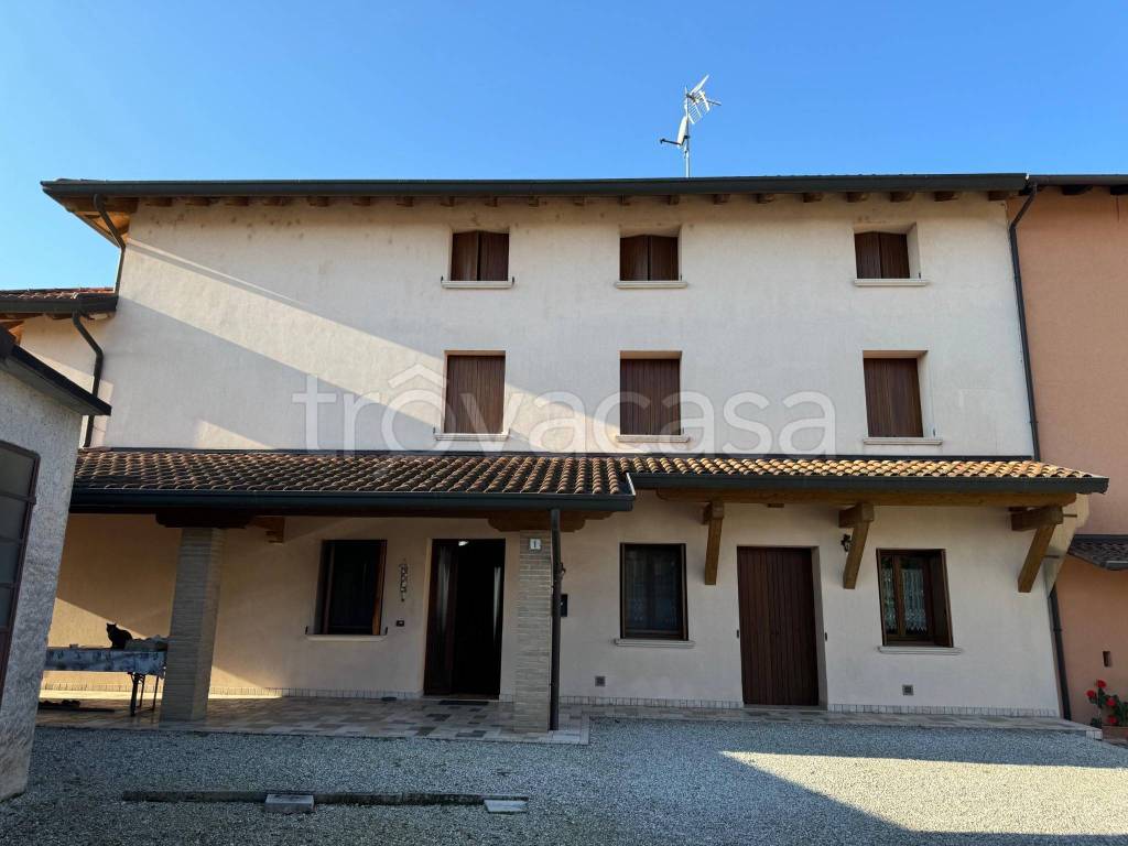 casa indipendente in vendita a Zoppola in zona Castions