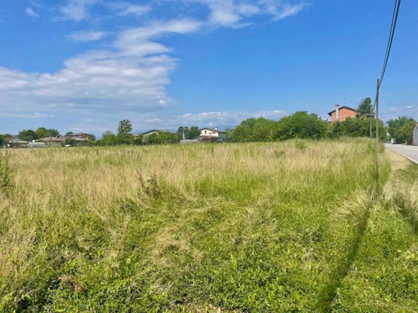 negozio in vendita a Zoppola in zona Cusano