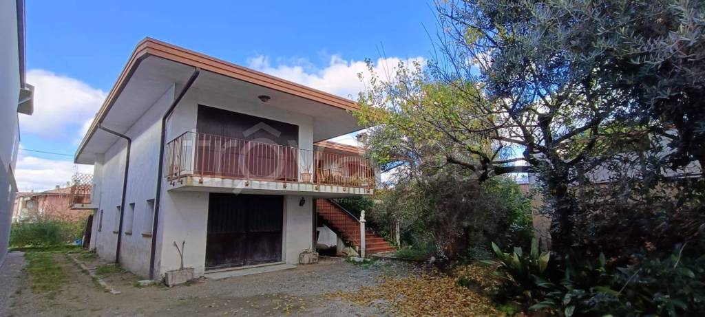 casa indipendente in vendita a Zoppola in zona Orcenico Inferiore