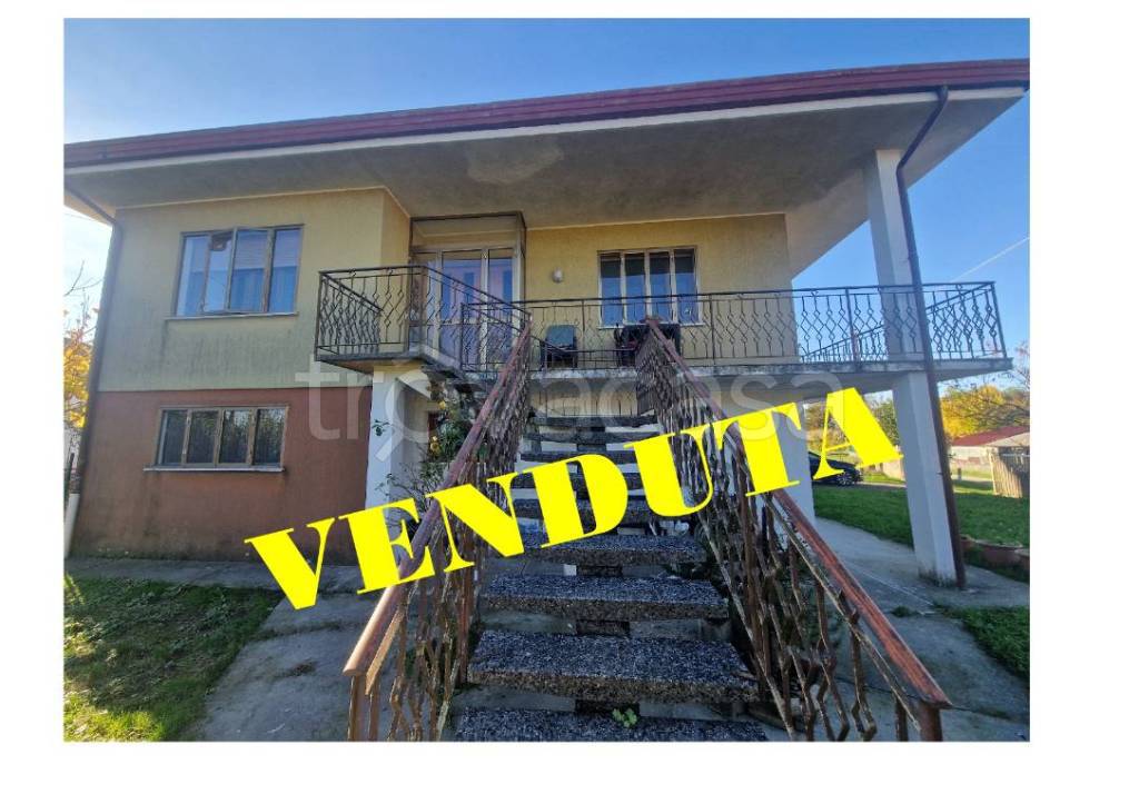 casa indipendente in vendita a Zoppola in zona Castions
