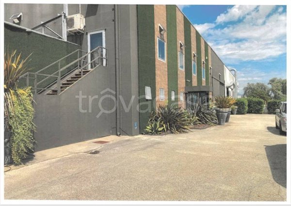 locale commerciale in vendita a Zoppola