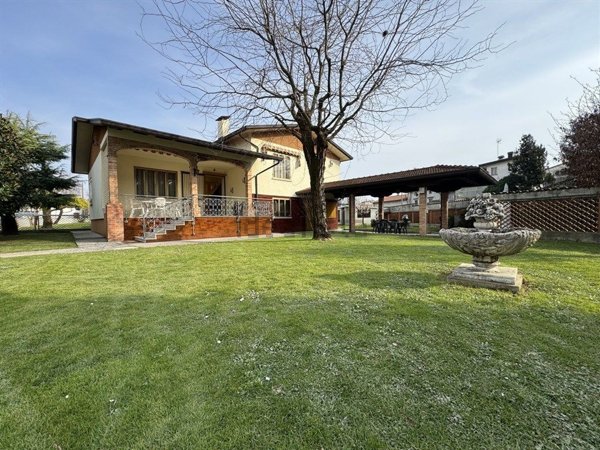 casa indipendente in vendita a Zoppola in zona Poincicco