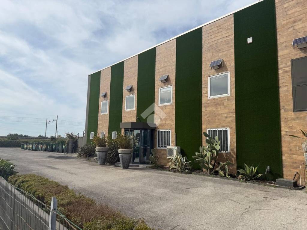 locale commerciale in vendita a Zoppola in zona Orcenico Inferiore