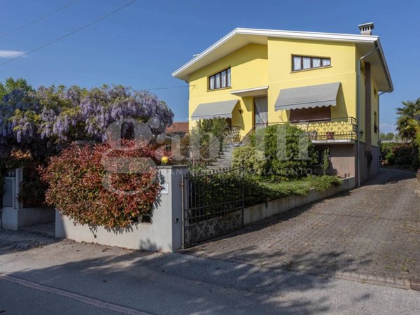 casa indipendente in vendita a Zoppola in zona Castions