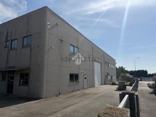 capannone in vendita a Zoppola