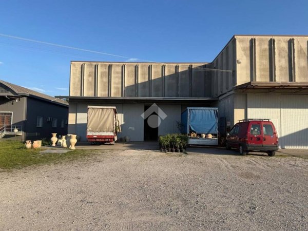 locale commerciale in vendita a Zoppola in zona Orcenico Inferiore