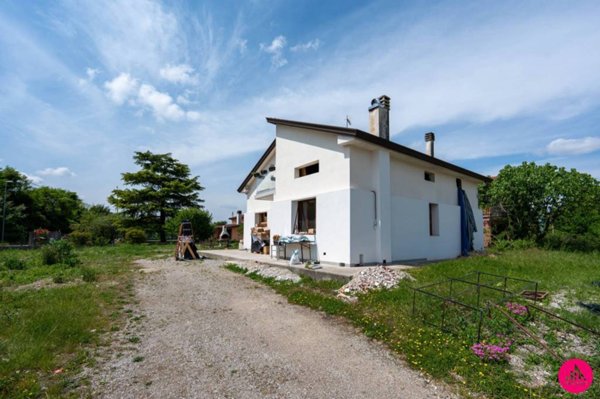 casa indipendente in vendita a Zoppola in zona Orcenico Inferiore