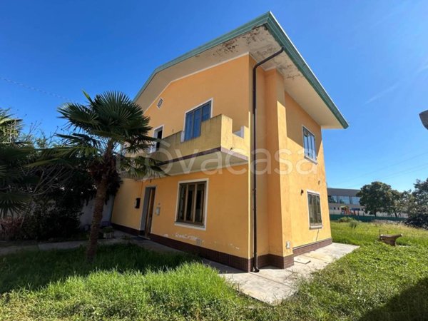 casa indipendente in vendita a Zoppola in zona Castions