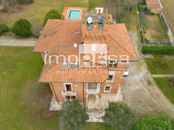 casa indipendente in vendita a Zoppola in zona Orcenico Inferiore