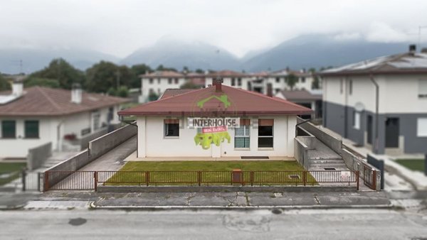 casa indipendente in vendita a Vajont