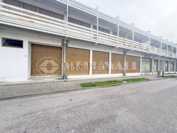 locale commerciale in vendita a Vajont