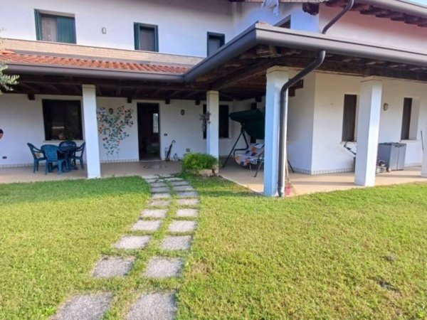 casa indipendente in vendita a Valvasone Arzene in zona Valvasone