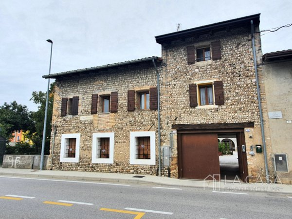 casa indipendente in vendita a Valvasone Arzene in zona Arzene