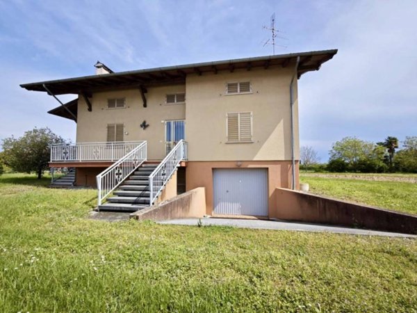 casa indipendente in vendita a Valvasone Arzene in zona Valvasone