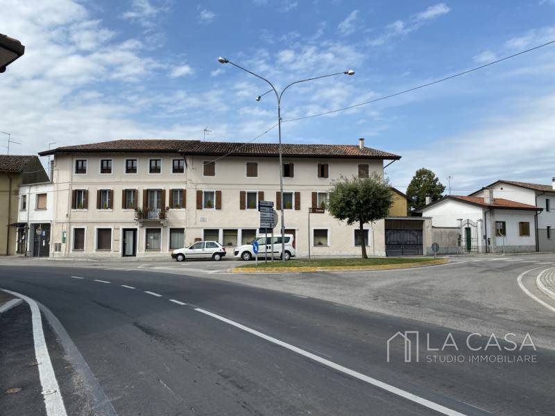 intera palazzina in vendita a Valvasone Arzene in zona Arzene