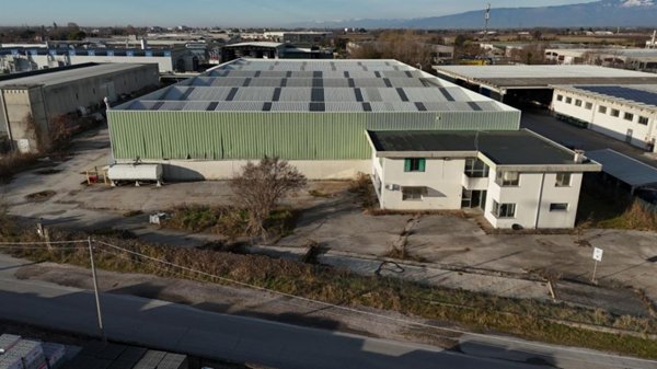 capannone in vendita a Valvasone Arzene in zona Valvasone
