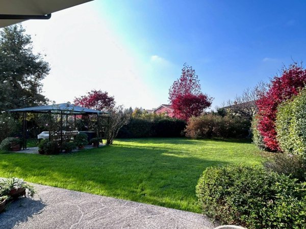 casa indipendente in vendita a Valvasone Arzene in zona Valvasone