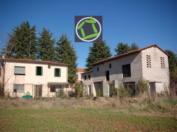 casa indipendente in vendita a Valvasone Arzene in zona Valvasone