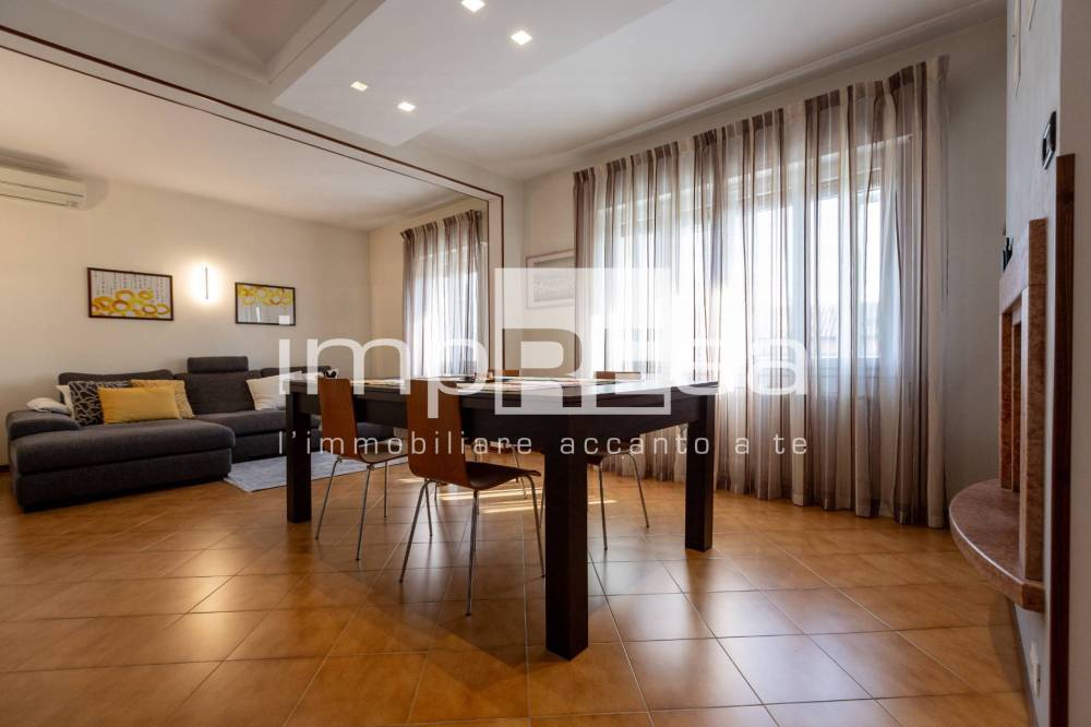 casa indipendente in vendita a Valvasone Arzene in zona Valvasone