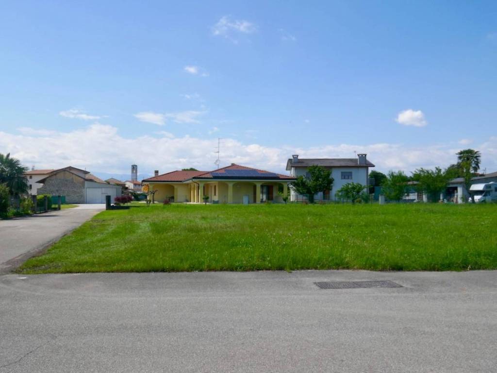 terreno agricolo in vendita a Valvasone Arzene in zona Valvasone