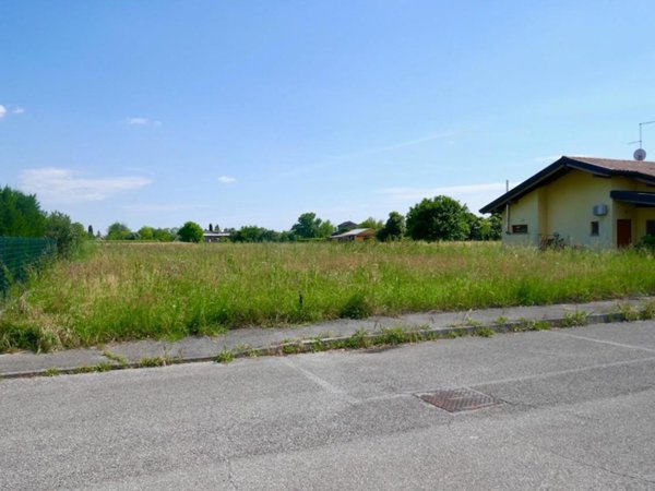 terreno edificabile in vendita a Valvasone Arzene in zona Arzene