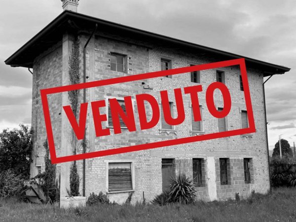 casa indipendente in vendita a Valvasone Arzene in zona Valvasone