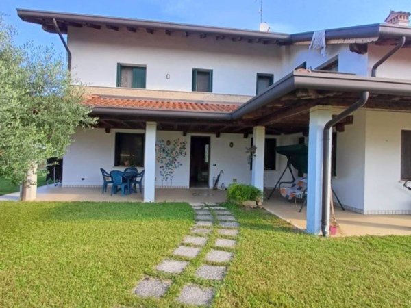 casa indipendente in vendita a Valvasone Arzene in zona Valvasone